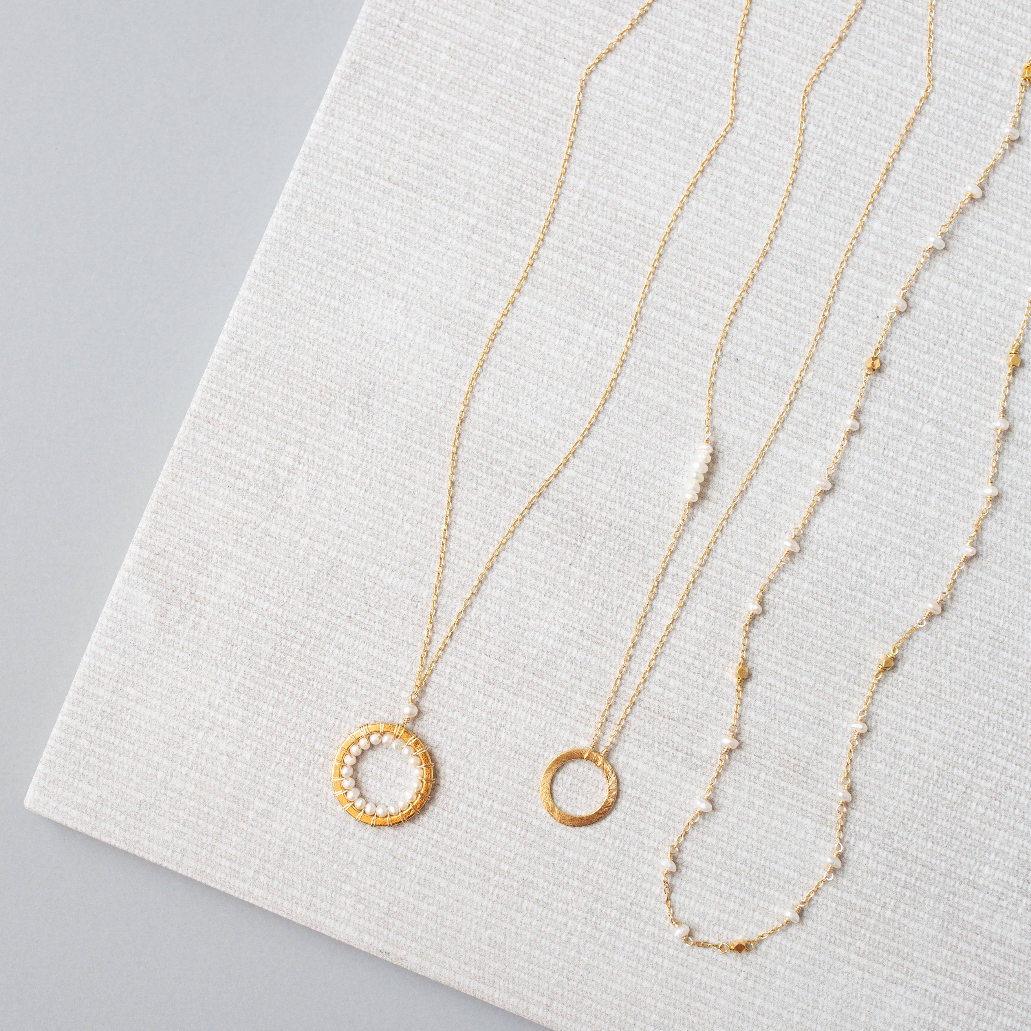 Elegant Modern Circle Pearl Necklace