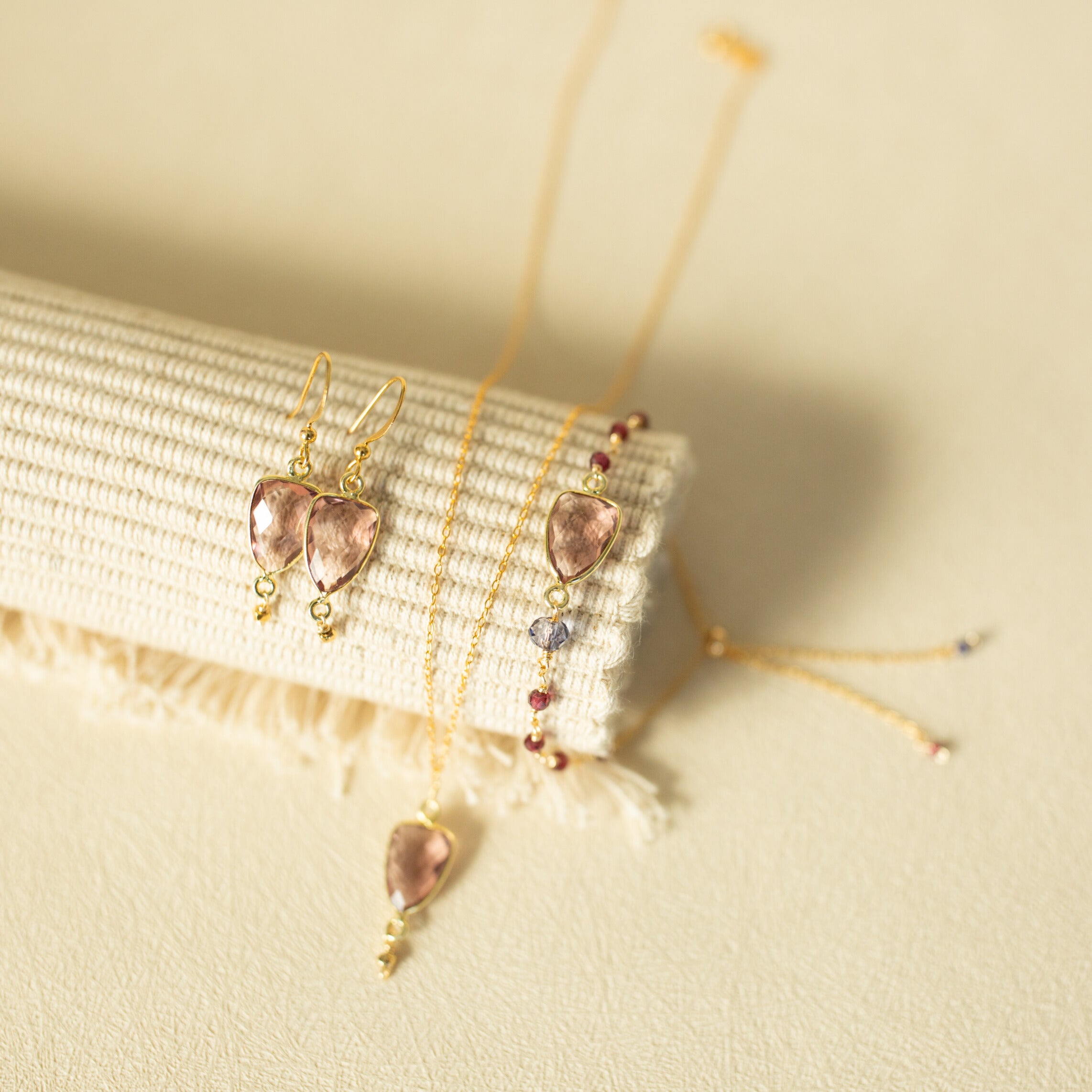 Rhodolite Garnet Gold Isla Bracelet