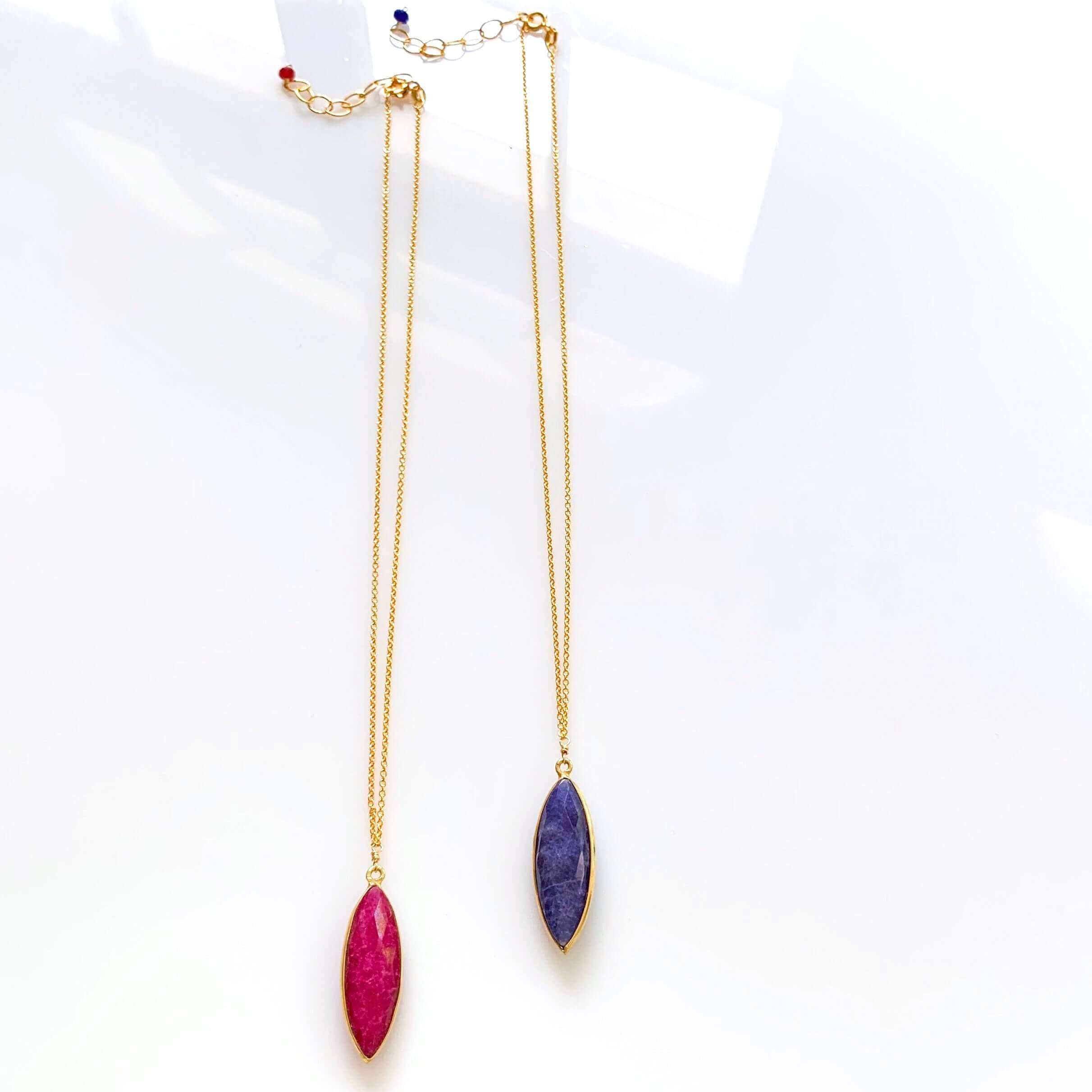 Gorgeous Red jade bezel-set gemstone Gold Necklace 