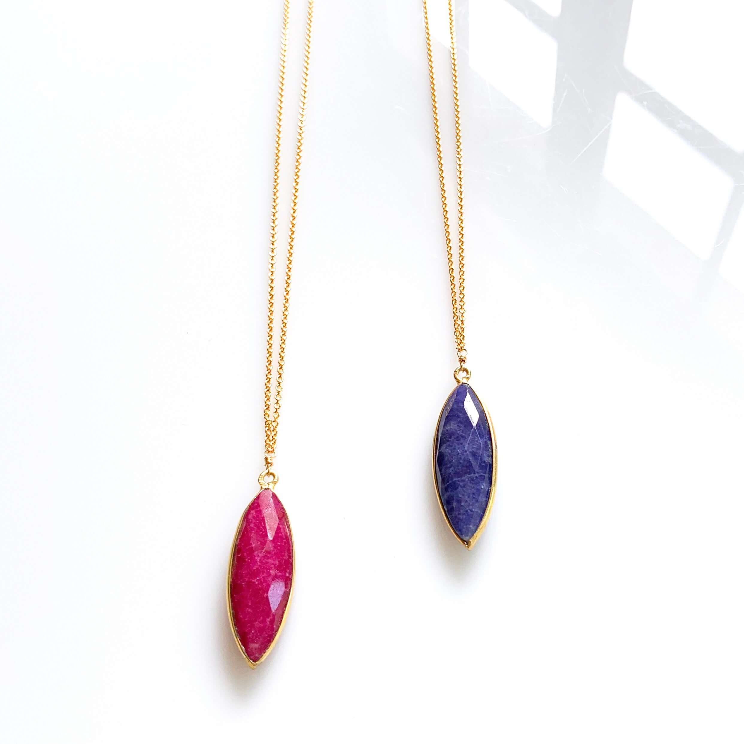 Gorgeous Red jade bezel-set gemstone Gold Necklace 