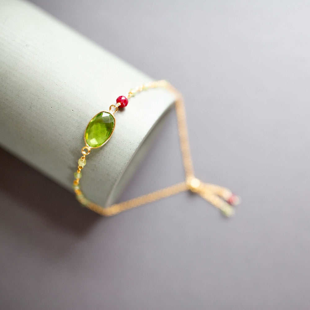 Peridot Quartz Bracelet - Radiant Green Elegance for Your Wrist